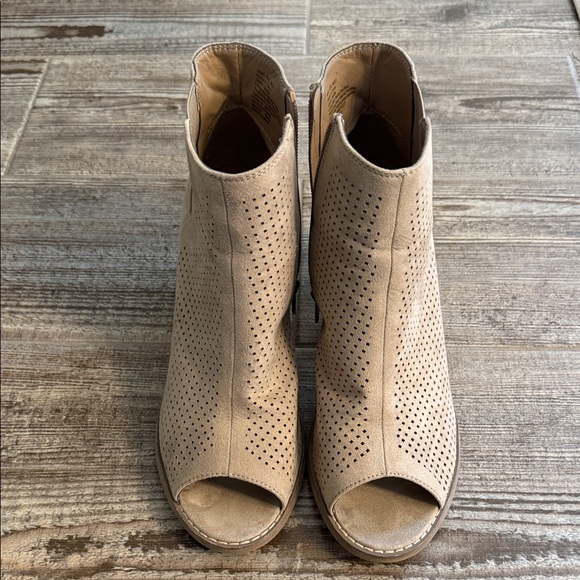 Sonoma Shoes - Sonoma Beige Peep-Toe Ankle Booties 9.5